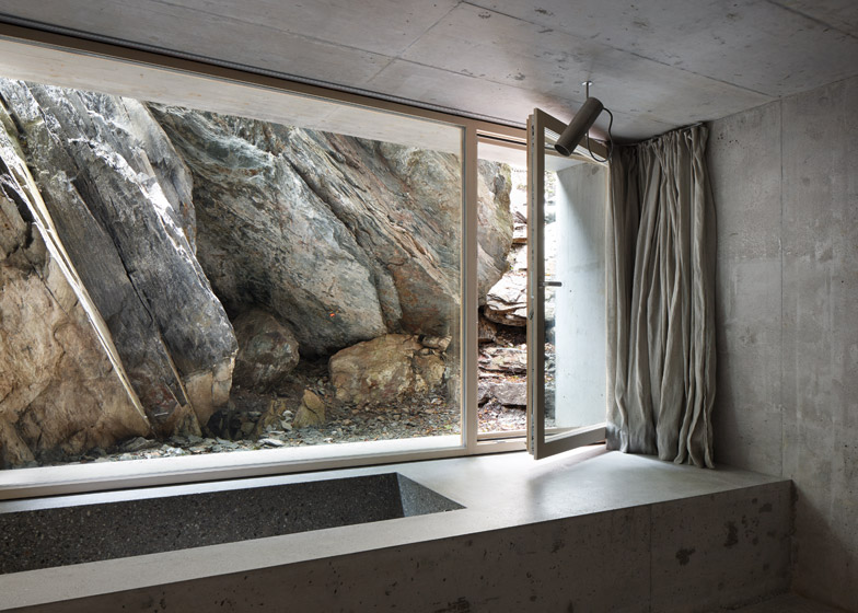 Refugi_Lieptgas_Concrete_Cabin_by_Nickish_Sano_Walder_Architects_ralph_feiner_784_4