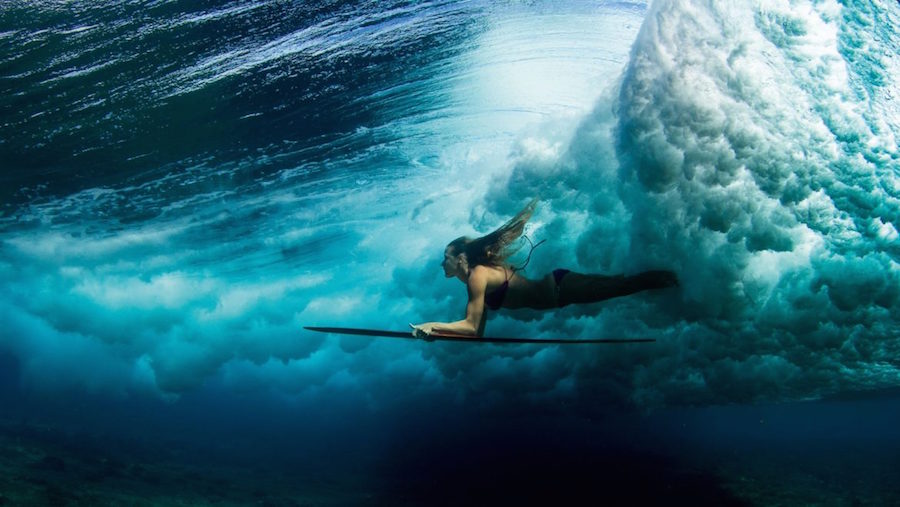 Unusual-Poetic-Pictures-of-Surfers11