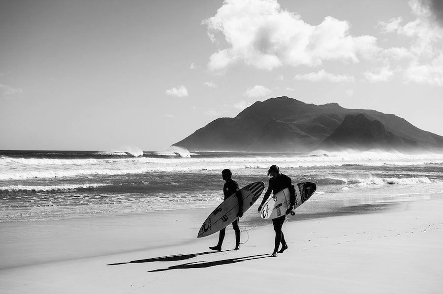 Unusual-Poetic-Pictures-of-Surfers4