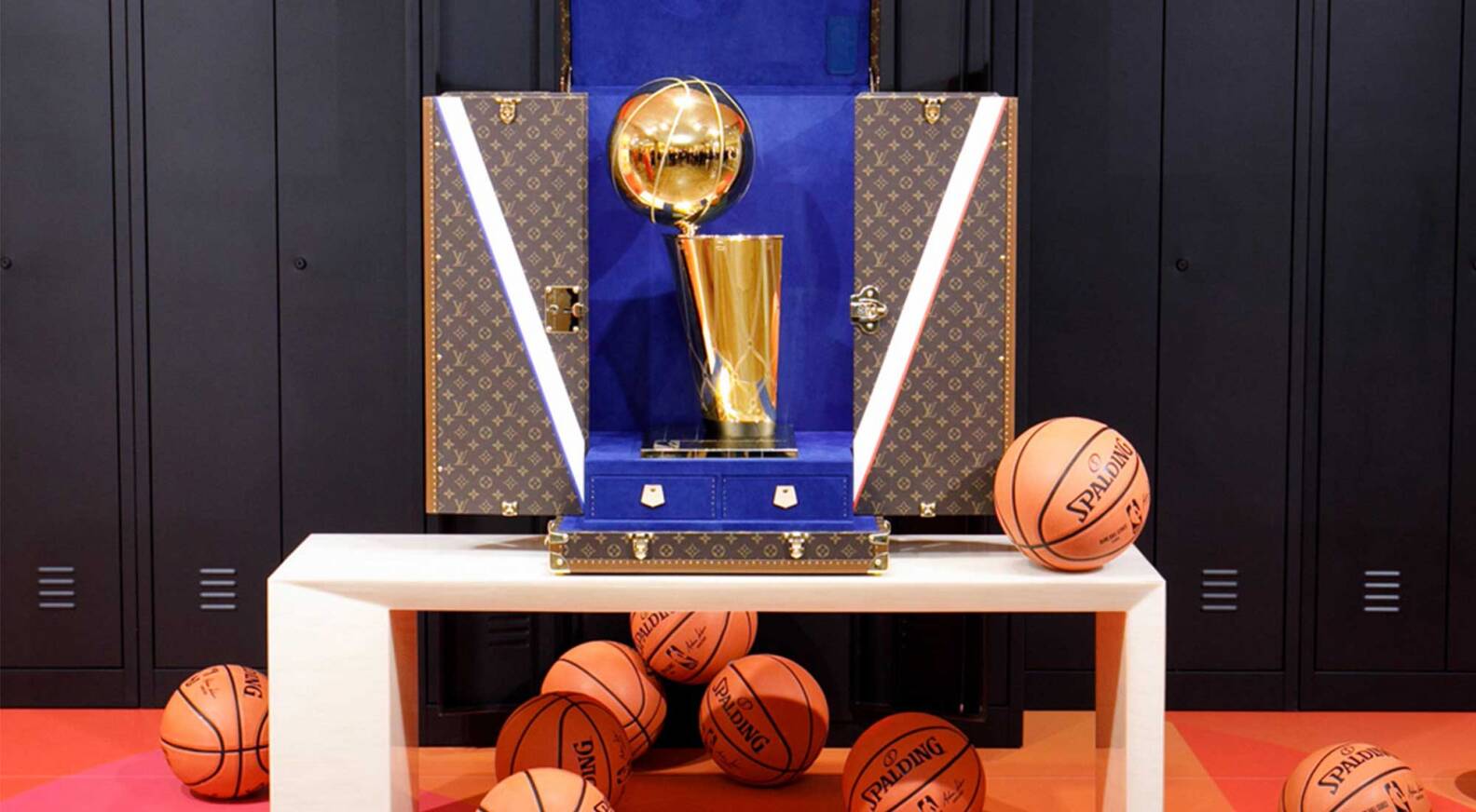 LOUIS VUITTON×NBA チャンピオンリング コラボ Louis Vuitton x NBA travel trophy case unveiled - Somewhere